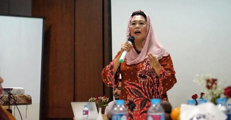 DIALOG: Yenny Wahid, Direktur Wahid Foundation, Jakarta. (foto: ngopibareng.id)