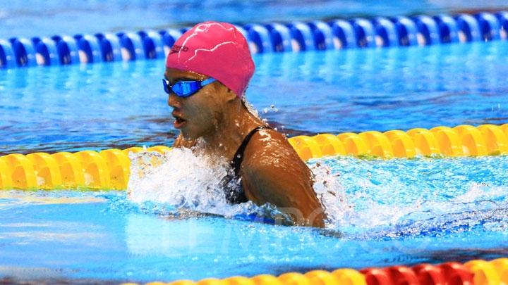 Atlet renang Indonesia, Syuci Indriani menyumbang medali terbanyak di Asian Para Games 2018. Foto: INAPGOC.