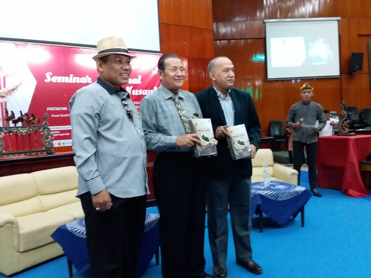 Seminar Nasional Keris Nusantara dibuka langsung oleh Rektor UB (tengah). 