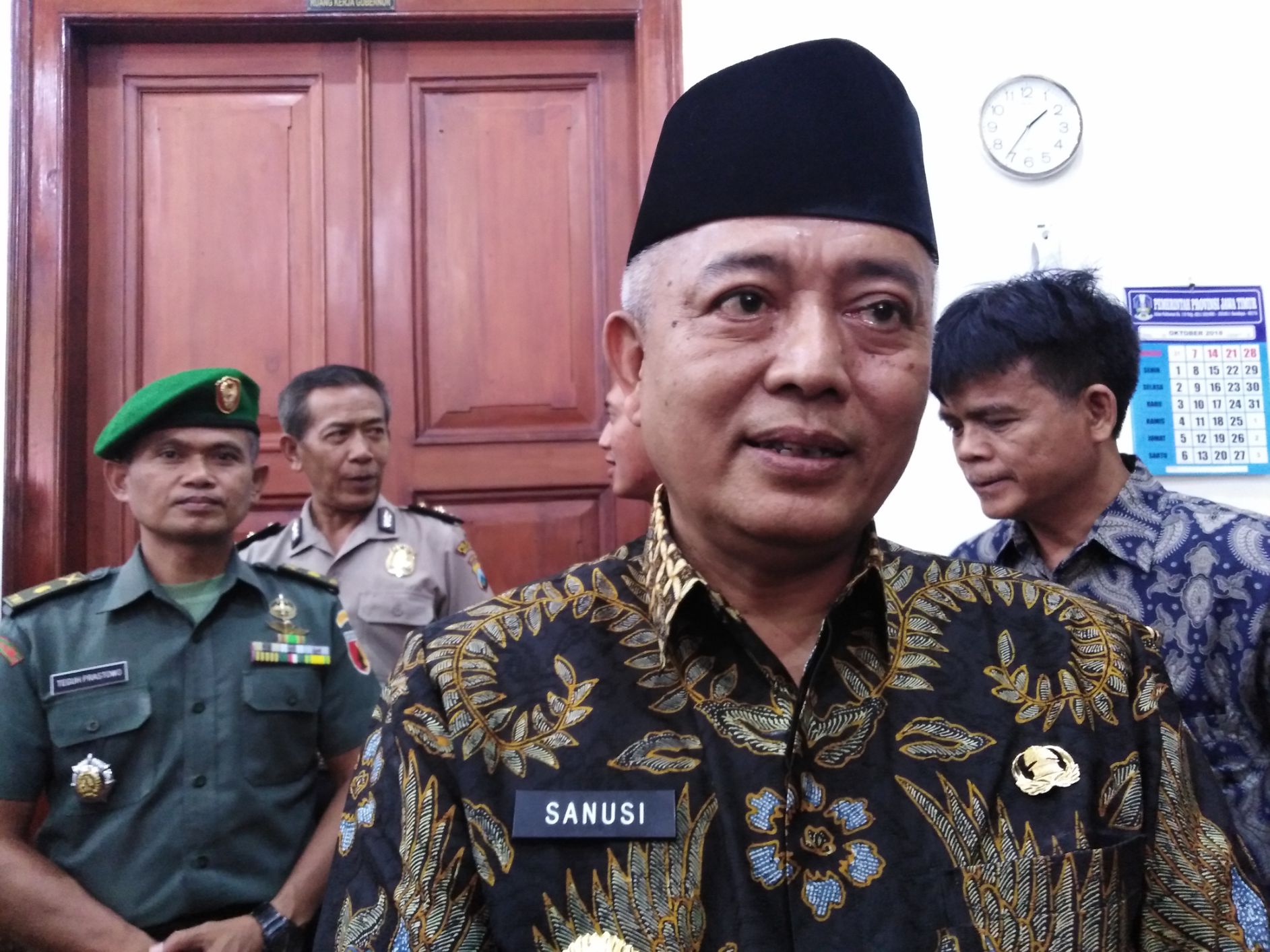Plt Bupati Malang M Sanusi usai menerima SK Plt di Gedung Negara Grahadi Surabaya, Selasa, 16 Oktober 2018. (foto: farid/ngopibareng.id) 