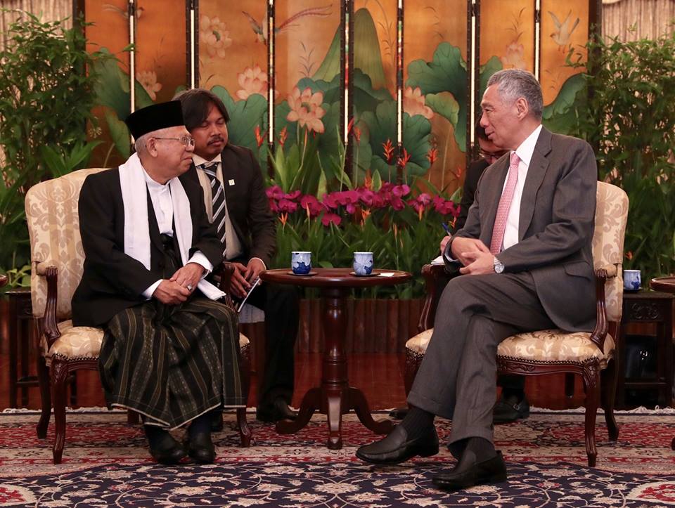 KUNJUNGAN: Kiai Ma’ruf bertemu dengan Perdana Menteri Singapura Lee Hsien Loong di Istana Singapura, didampingi Syafiq Hasyim. (foto: ma for ngopibareng.id)