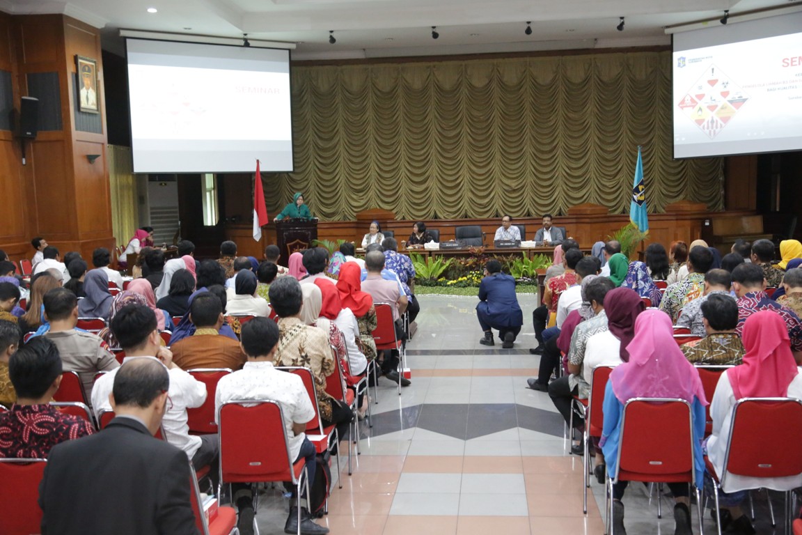 Seminar Kebijakan dan Regulasi Pengelolan Limbah B3 dalam Rangka Peningkatan Kualitas Lingkungan Hidup di Graha Sawunggaling, Surabaya, Rabu 17 Oktober 2018.