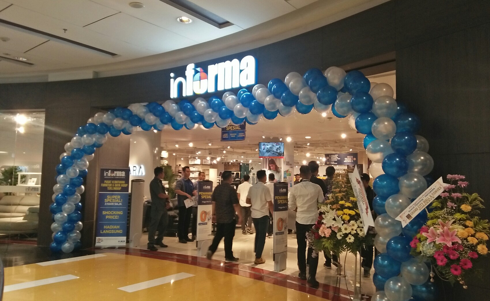 Gerai baru Informa di Grand City Mall Surabaya. (Foto: Amanah/ngopibareng.id)