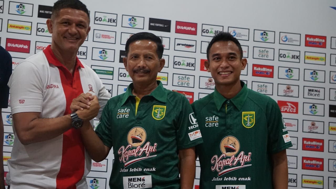 Pelatih Persebaya, Djanur dan pelatih Madura United Gomez de Oliveira. (foto: Haris/ngopibareng)