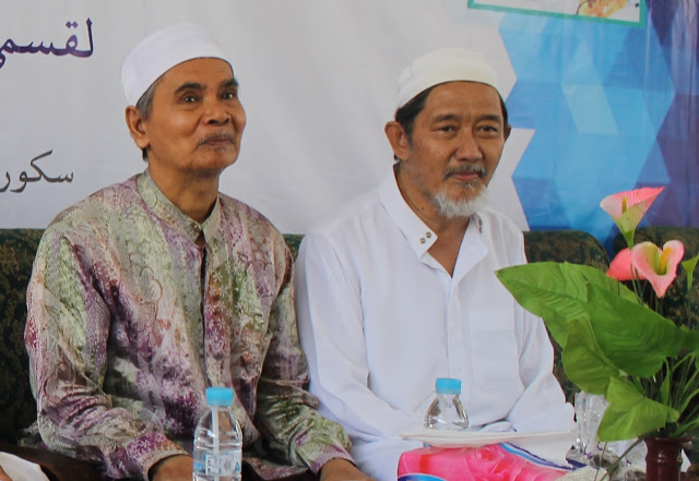 NGAJI : KH Afifuddin Muhajir (kiri), Wakil Pengasuh Ponpes Salafiyah Syafi’iyah Sukorejo Situbondo. (foto: dok ngopibareng.id) 