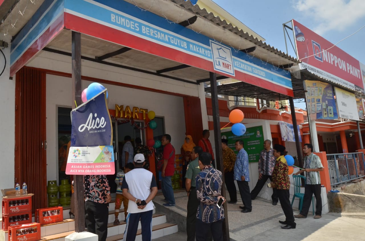 LA Mart terobosan baru yang didirikan Bupati Lamongan Fadeli dalam upaya meningkatkan BUMDes. (Foto: Totok/ngopibareng.id)