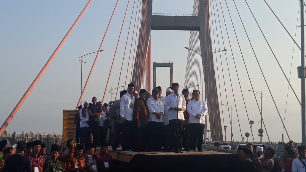 Presiden Jokowi, saat peresmian oembebasan Jembatan Suramadu, Sabtu, 27 Oktober 2018. (foto: farid/ngopibareng.id) 
