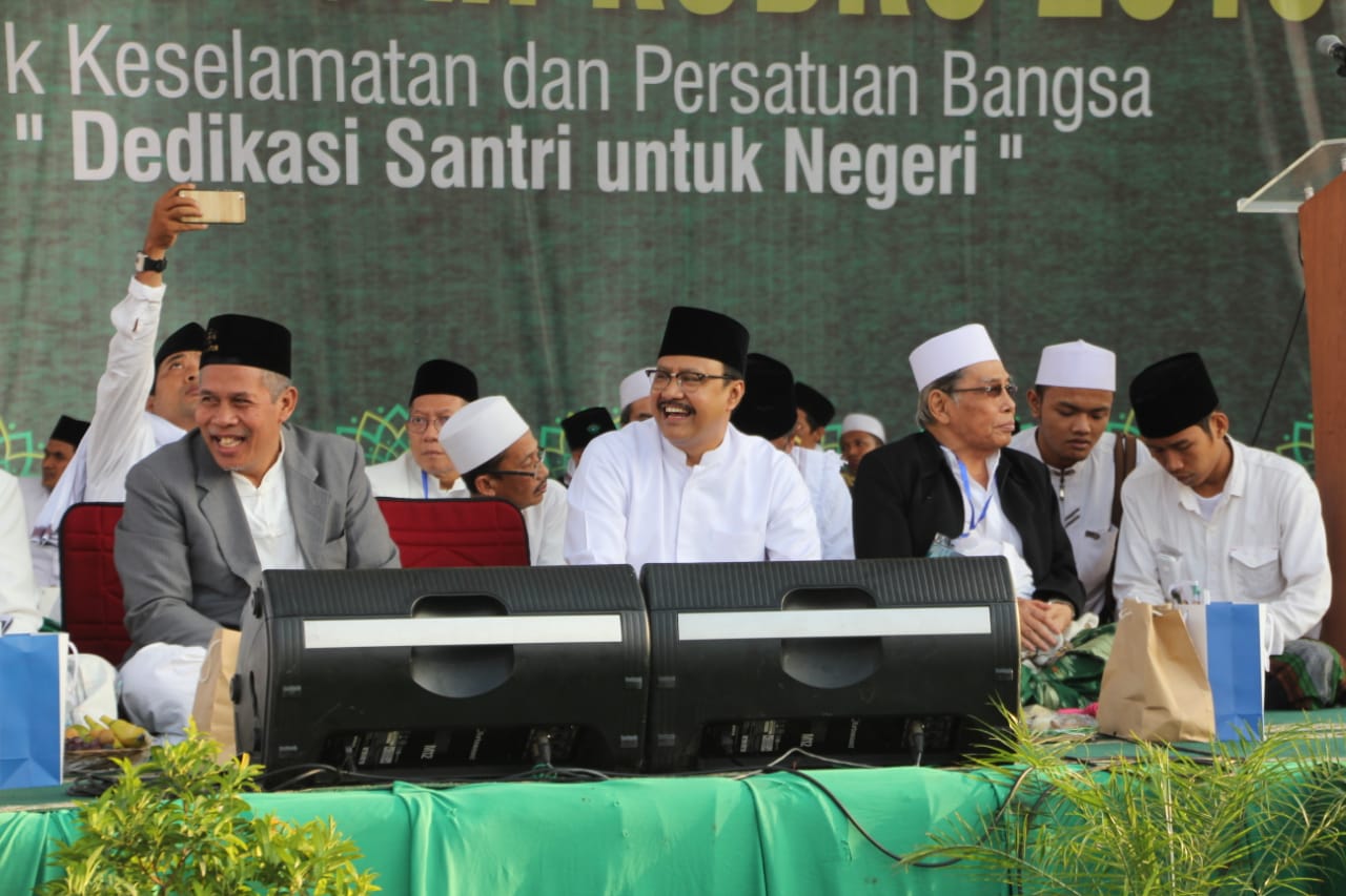 Ketua PBNU Saifullah Yusuf (tengah) bersama KH Nurul Huda Djazuli (kanan) dan KH Marzuki Mustamar. Foto: ngopibareng.id