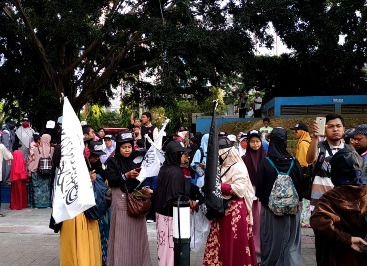 SEBENTAR:  Aksi Bela Kalimat Tauhid di Alun-Alun Kota Malang, Minggu 28 Oktober 2018. (foto: umar/ngopibareng.id)