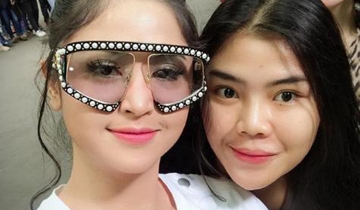 Dewi Perssik (Depe) dan keponakan, Rosa Meldianti, saling serang di media sosial.