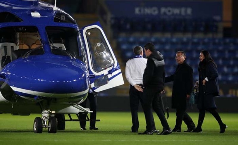 Bos Leicester City Vichai Srivaddhanaprabha naik ke helikopter sebelum jatuh di luar Stadion King Power.