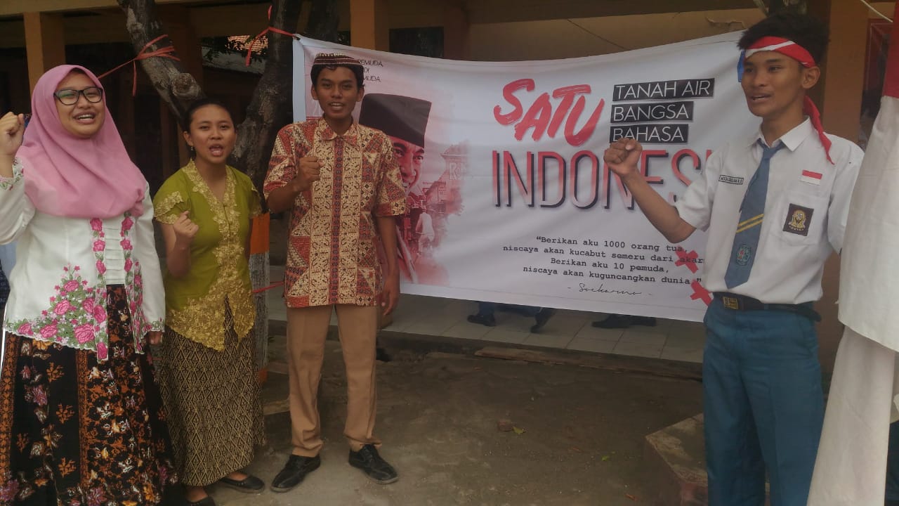 Perayaan hari Sumpah Pemuda dan Bulan Bahasa di SMAN 16 Surabaya.