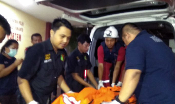 Evakuasi jenazah korban pesawat Lion Air GT 610 yang jatuh di Perairan Tanjung Karawang, Jawa Barat, Senin, 29 Oktober 2018. (Foto: Antara)