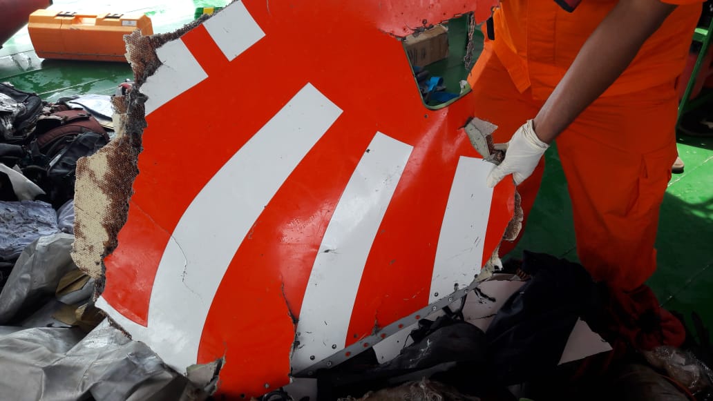 Puing yang diduga bagian dari Lion Air JT 610. Foto: istimewa