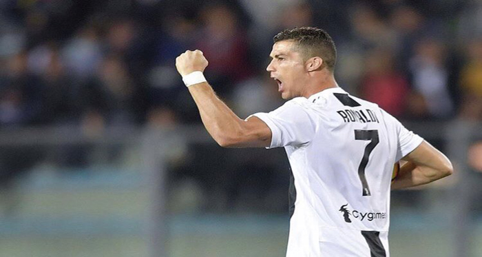 Cristiano Ronaldo bantah kepergiannya ke Juventus semata-mata demi uang. (Foto: Twitter/@Cristian)