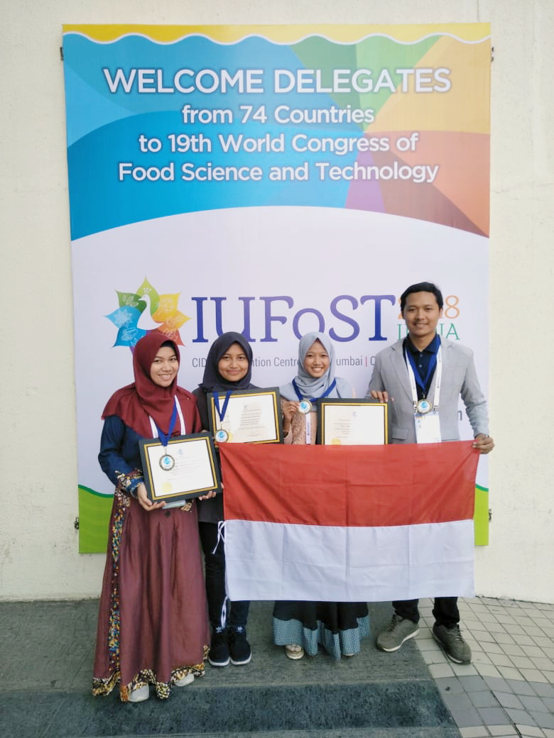 Empat mahasiswa UB di The International Union of Food Science and Technology (IUFoST) Product Development Competition 2018. 