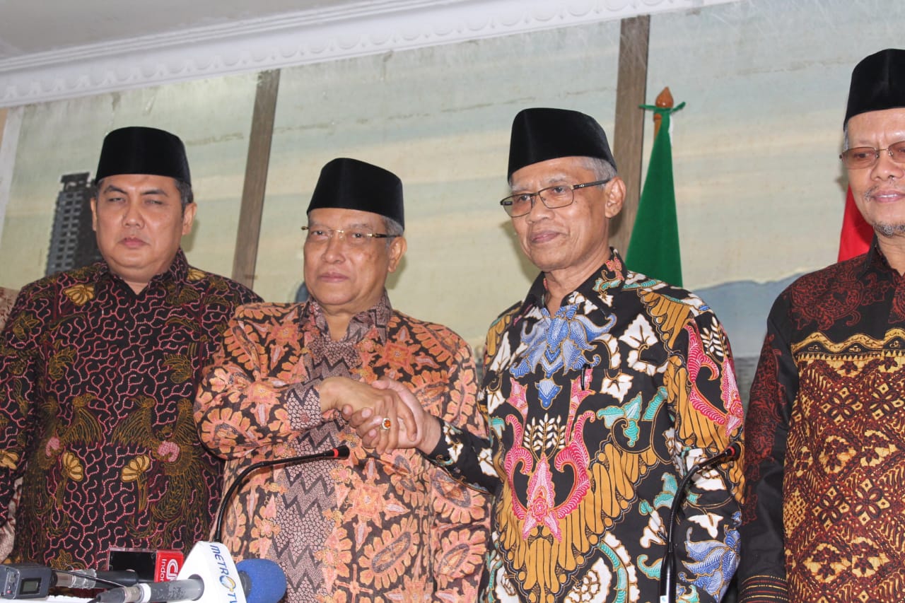 KERJA SAMA: Haedar Nashir dan KH Said Aqil Siroj di PP Muhammadiyah. (foto: ngopibareng.id)