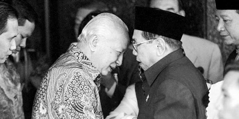 Dua presiden, Soeharto dan Gus Dur. Foto: istimewa
