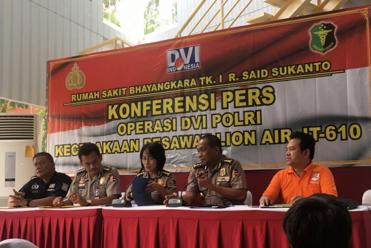 Konferensi pers pengumuman identifikasi jenazah kecelakaan Lion Air JT 610 di RS Polri, Jakarta Timur, Minggu, 4 Oktober 2018. (Foto: Antara)