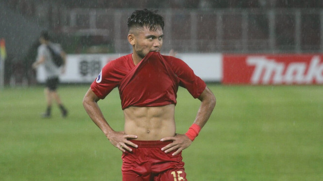Saddil Ramdani, pemain Timnas U-19 yang terjerat kasus penganiayaan terhadap mantan kekasihnya. Penahanan Saddil sebagai tersangka di Polres Lamongan ditangguhkan. (Foto: Viva)