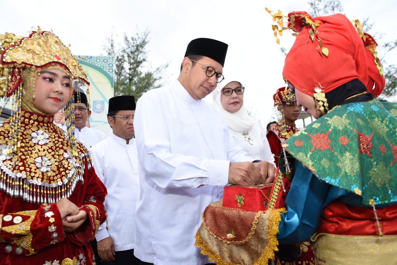 KEMAH ROHIS: Menag Lukman Hakim Saifuddin, saat membuka Perkemahan Rohis Siswa SMA/SMK Tingkat Nasional III Tahun 2018 di Bumi Perkemahan Bumi , Belitung. (Foto: Kemenag for ngopibareng.id)