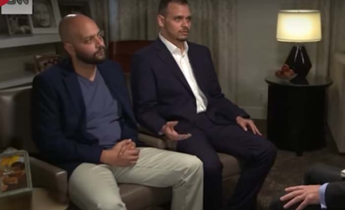 Abdullah Khashoggi (kiri) di samping kakaknya, Salah Khashoggi, saat wawancara dengan CNN pada hari Minggu, 4 November 2018. (Foto: CNN)