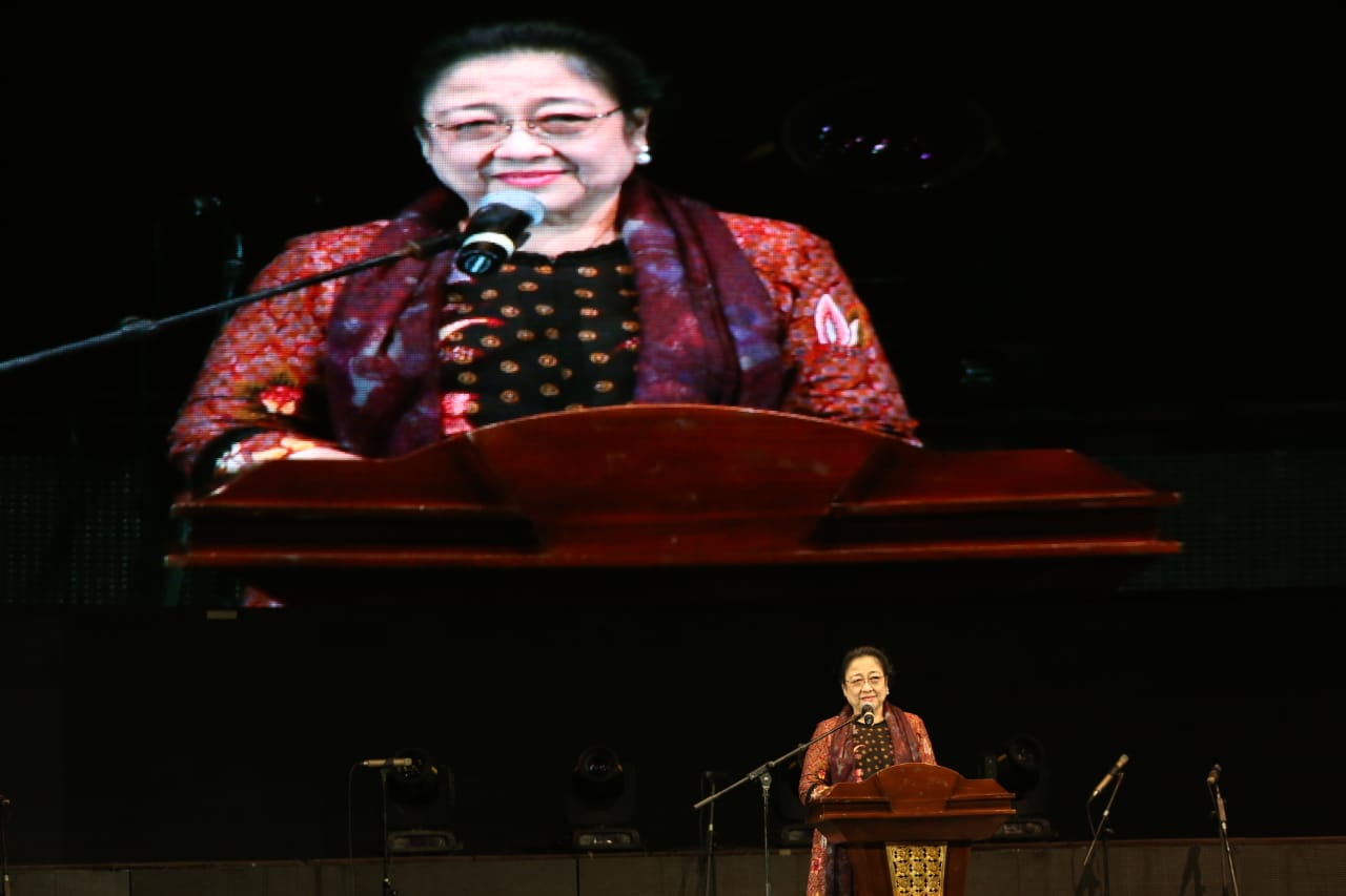PESAN: Megawati saat bicara di hadapan acara Pengurus Pusat dan Anggota Purna Paskibraka Indonesia, di Balai Sarbini, Jakarta. (Foto: ngopibareng.id)