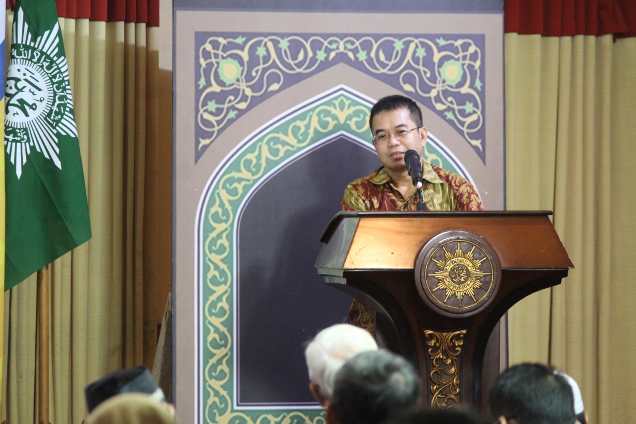 CERAMAH: Yudi Latif, mantan Kepala Badan Pembinaan Ideologi Pancasila (BPIP) di PP Muhammadiyah Jakarta. (Foto: md for ngopibareng.id)