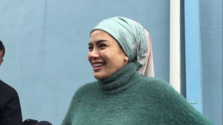 Heboh, Nikita Mirzani diduga lepas hijab.