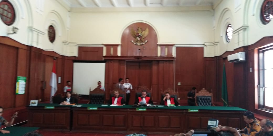 Suasana sidang Pengadilan Niaga Surabaya soal proposal perdamaian antara PT Merpati Nusantara Airlines dengan kreditur. (Foto: Farid/ngopibareng.id)