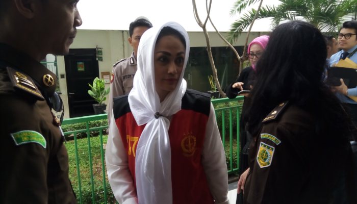 Sisca Dewi hadir di sidang ke-4 kasus pencemaran nama baik yang dilaporkan suami siri, Irjen Pol BS, di Pengadilan Negeri Jakarta Selatan, Rabu 14 November 2018.