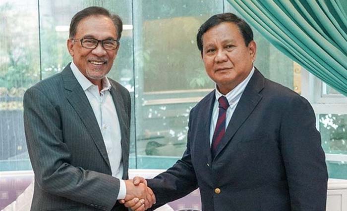 Anwar Ibrahim saat menerima Prabowo di kantornya Selasa 13 November lalu. (Foto:anwaribrahim_my/IG)