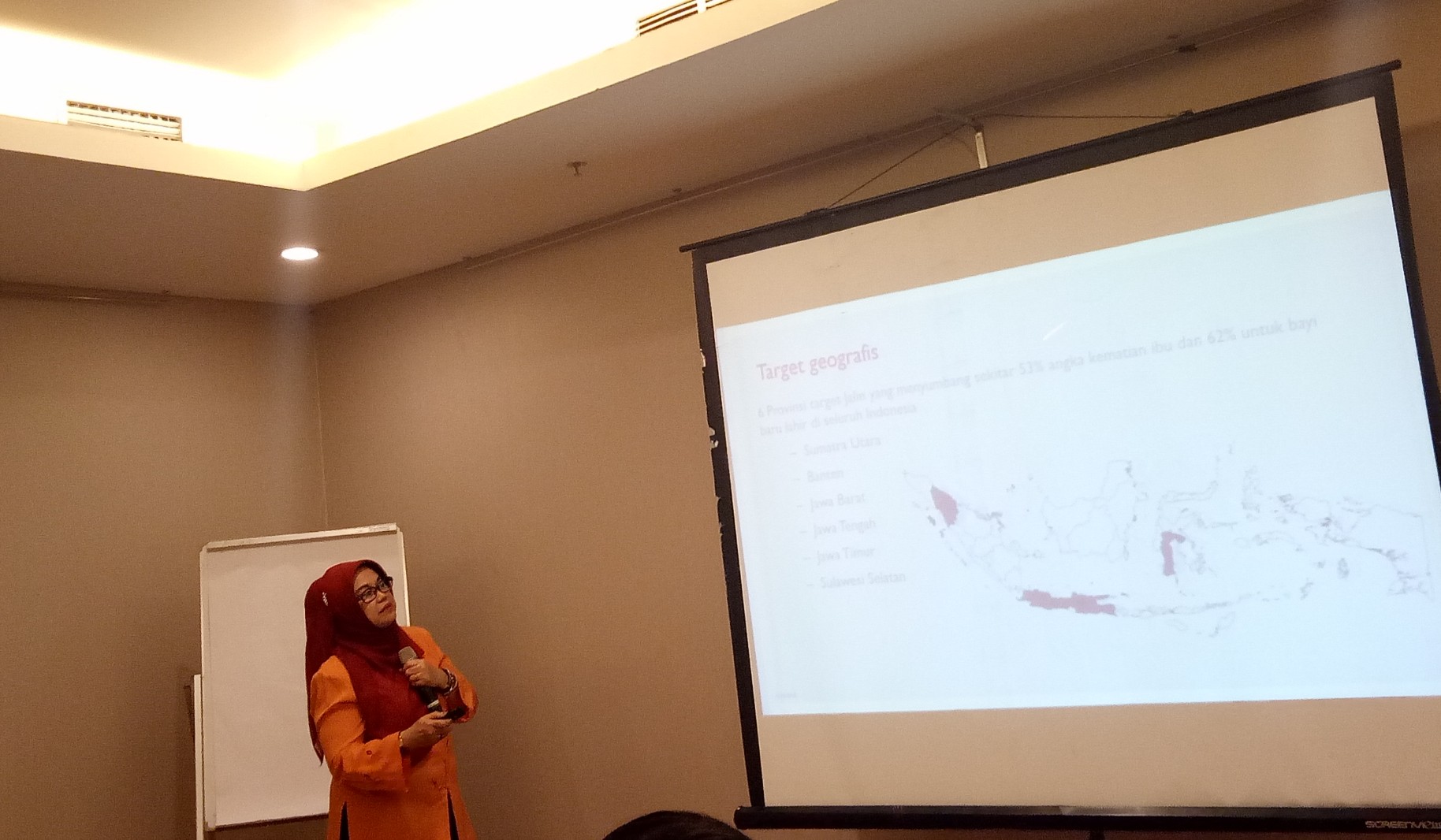 Regional Manager East Java Jalin, Purwida Liliek Haryati menjelaskan tentang angka kematian ibu dan bayi di Jatim selama kurun waktu 2017, dalam pertemuan dengan media, di Surabaya, Kamis, 15 November 2018. (Foto: Pita/ngopibareng.id)