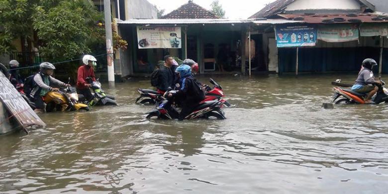 LANGGANAN: Sejumlah kawasan di Lamongan menjadi langganan banjir setiap tahun. (Foto: dok ngopibareng.id)