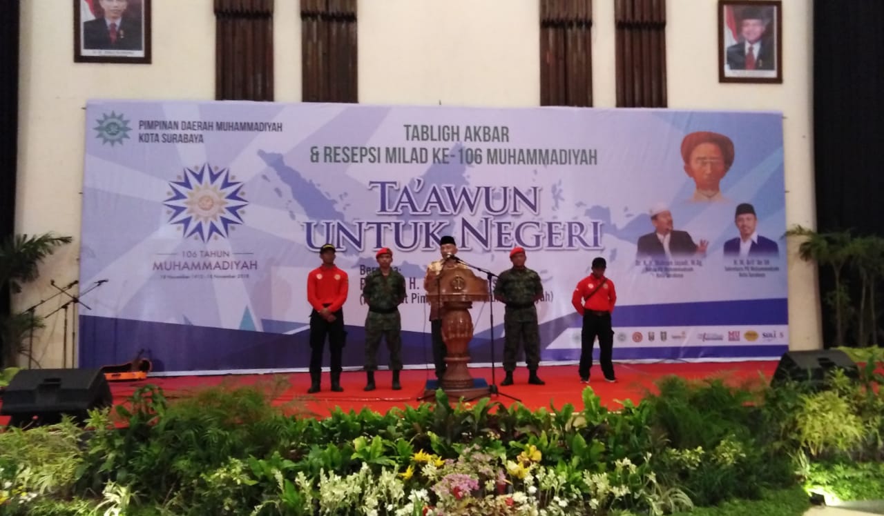 Amien Rais saat menghadiri Peringatan Milad ke-106 Muhammadiyah di Islamic Center, Surabaya, Selasa 20 November 2018.