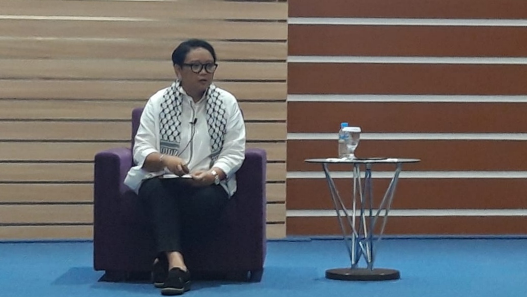 Menlu Retno, pembicara di Diplo Fest, Universitas Airlangga, Sabtu 24 November 2018. (foto: farid/ngopibareng.id) 
