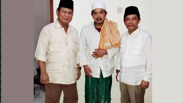 Prabowo Subianto bersama KH Kholil Asad; dan Ketua Gerindra Jatim Suprianto (kanan). Foto: istimewa 