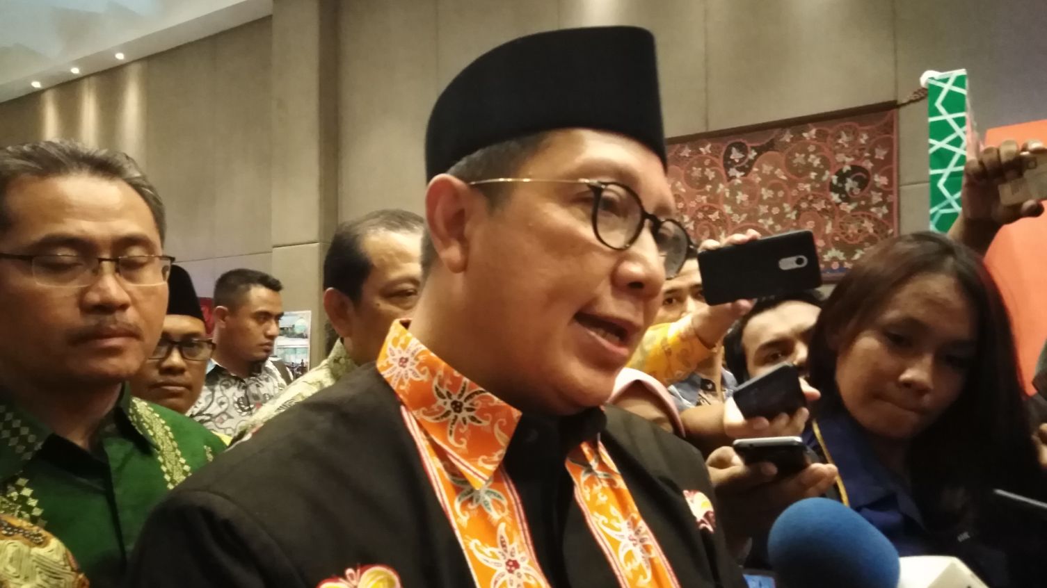 Menteri Lukman saat menghadiri Peringatan Hari Guru Nasional di Dyandra Convention Center, Surabaya Minggu, 25 November 2018 malam. (foto: farid/ngopibareng.id) 