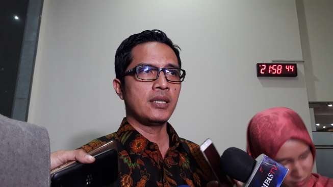 Jubir KPK, Febri Diansyah mengatakan melakukan pemeriksaan lanjutan terhadap 11 orang saksi untuk tersangka Bupati Malang, Rendra Kresna (RK).