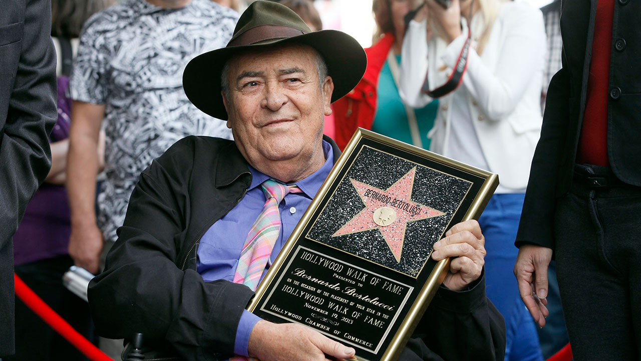 Bernardo Bertolucci mendapat plakat bintang Hollywood Walk of Fame di Hollywood, California, pada 13 November 2013. Foto: Getty Image.