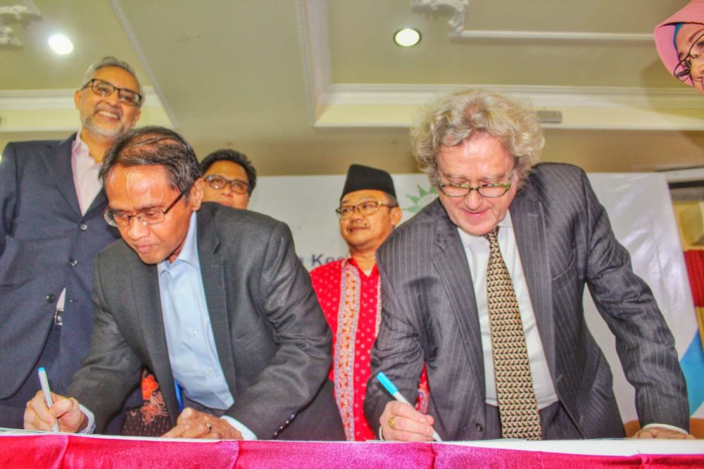 MOU: Pimpinan Pusat Muhammadiyah menandatangani Nota Kesepahaman (MoU) dengan British Council dan Kedutaan Besar Inggris di Gedung Pusat Dakwah Muhammadiyah, Jakarta. (Foto: md for ngopibareng.id)