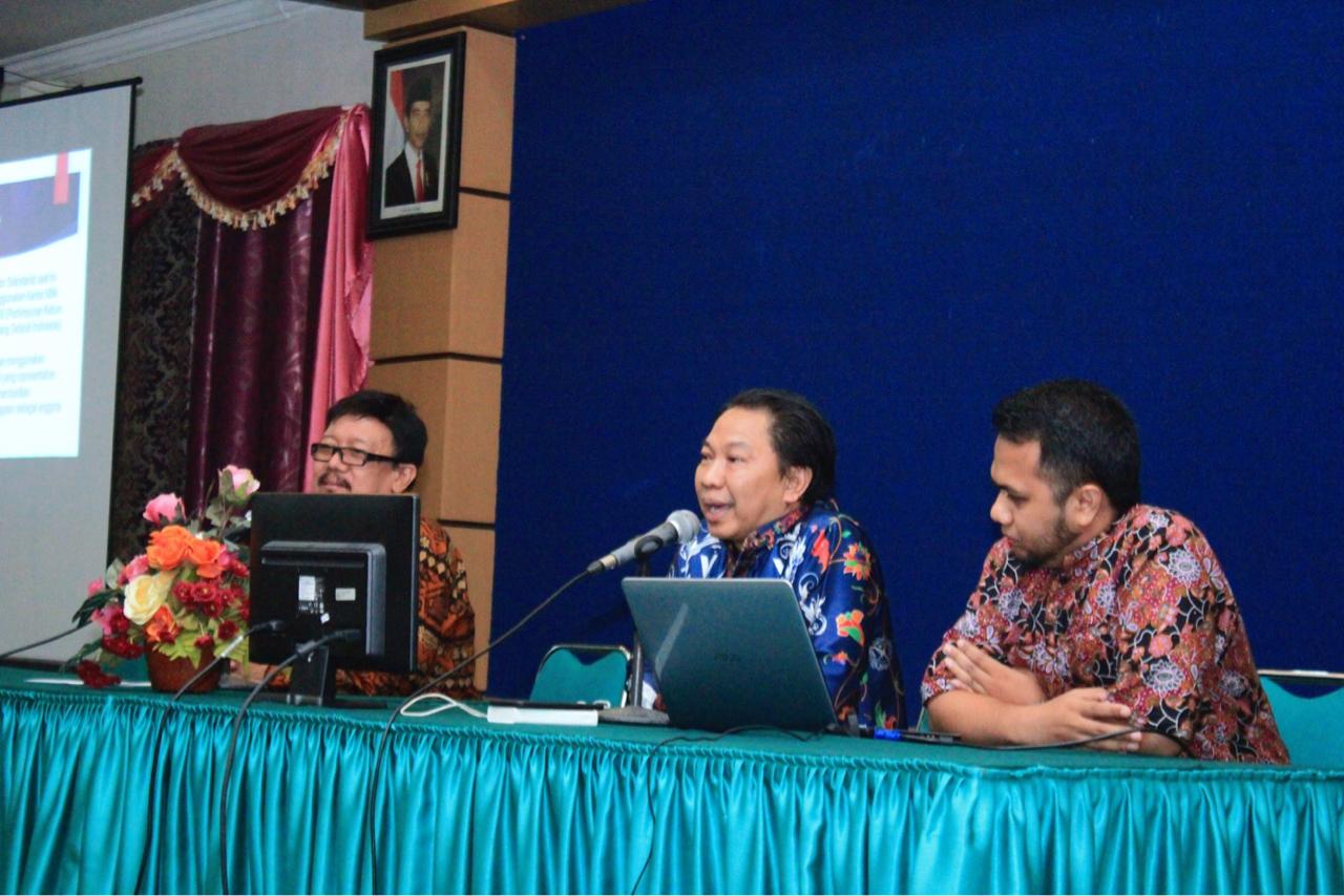 Dr Muhammad Munawaroh  saat  berbicara dalam konsolidasi Perhimpunan Dokter Hewan Indonesia (PDHI), Selasa, 27 November 2018. (Foto: Pita/ngopibareng.id)
