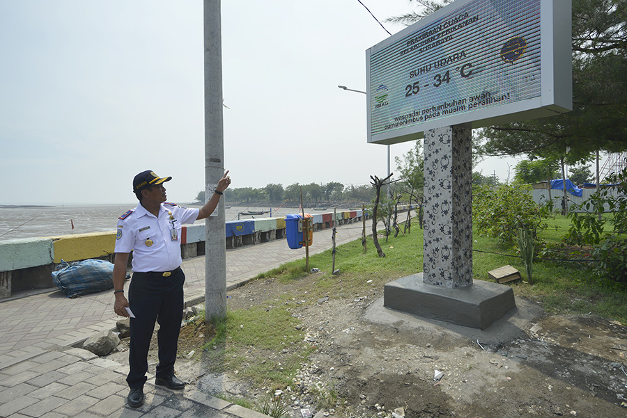 Pemerintah Kota (Pemkot) Surabaya melalui Dinas Perhubungan (Dishub) menggelar pembinaan keselamatan dan pengenalan Weather Information Display (WID), kepada kelompok nelayan di, Sentra Ikan Bulak Surabaya. 