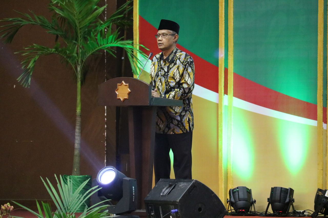 CERAMAH: Ketua Umum Pimpinan Pusat Muhammadiyah, Haedar Nashir. (Foto: md for ngopibareng.id)