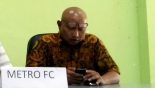 Manajer Persekam Metro FC Bambang Suryo. (Foto: Alfa/Ngopibareng)