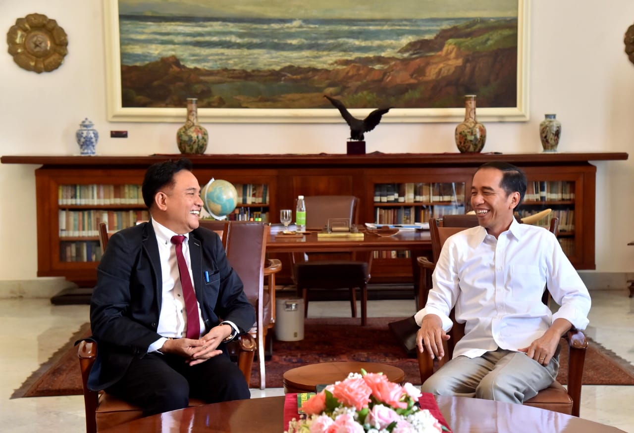 Ketua Umum Partai Bulan Bintang (PBB) Yusril Ihza Mahendra bertemu dengan Presiden Jokowi di Istana Bogor, Jumat, 30 November 2018. (Foto: Biro Pers Setpres for ngopibareng.id)