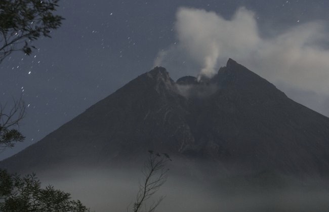 Gunung Merapi tampak mulai mengalami kenaikan aktivitas vulkanologi. Foto: antara