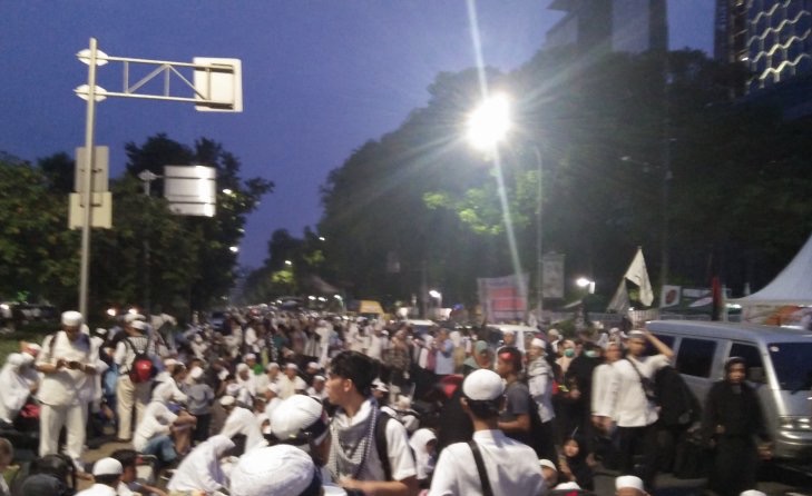 Massa reuni 212 di Jalan Medan Merdeka (2/12). Foto: antara