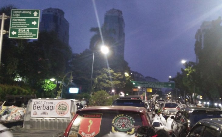 Kawasan jalan Medan Merdekat macet sejak subuh. Foto: antara
