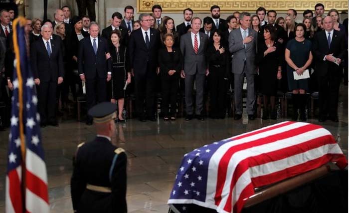Jenazah presiden ke-41 Amerika Serikat (AS) George H.W. Bush disemayamkan di US Capitol untuk upacara penghormatan kenegaraan terakhir.  (Foto:AFP)